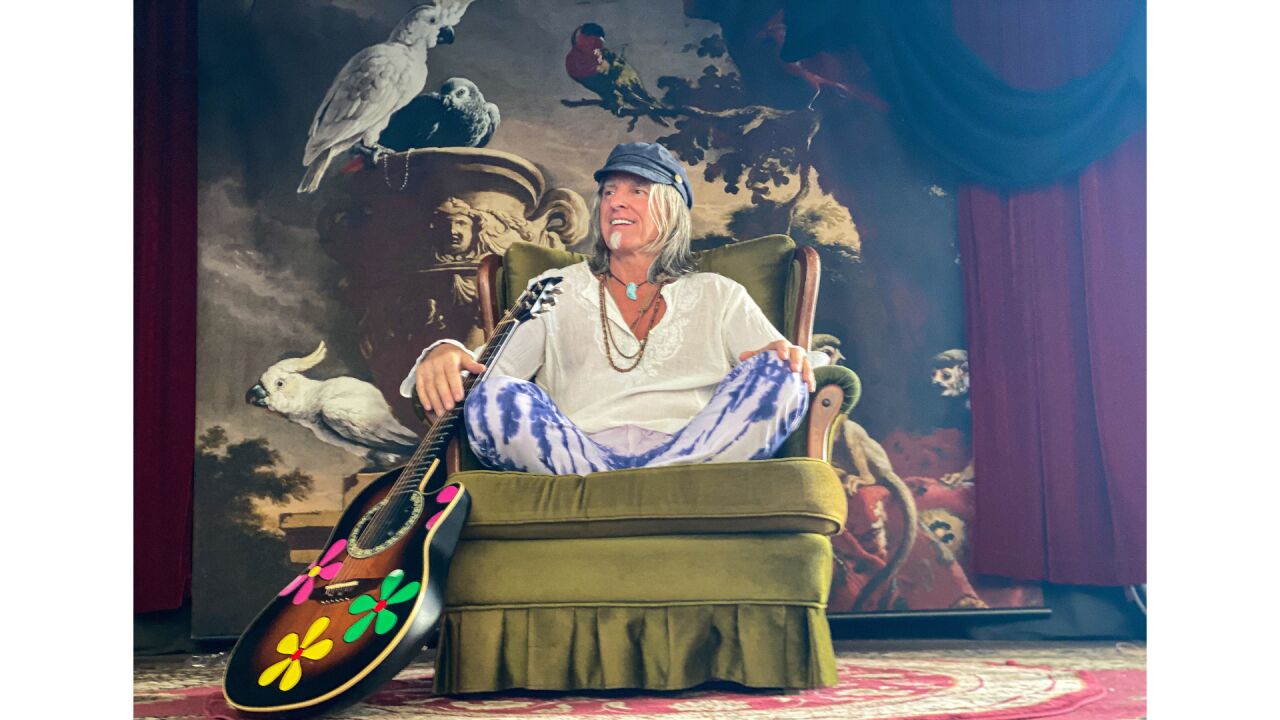 AKOVA - The Ultimate 70's Acoustic Collection