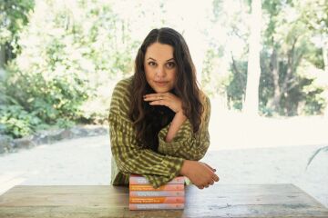 Thu 27 Nov – Hollie Azzopardi