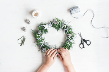 Make a Christmas Wreath for your house